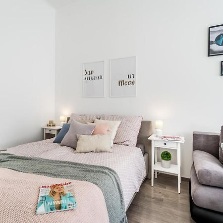 Sun-Splashed Retreat In The Heart Of A Vibrant Quarter 부다페스트 외부 사진