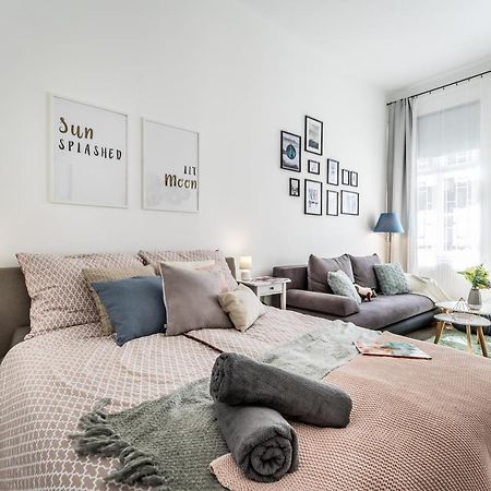 Sun-Splashed Retreat In The Heart Of A Vibrant Quarter 부다페스트 외부 사진