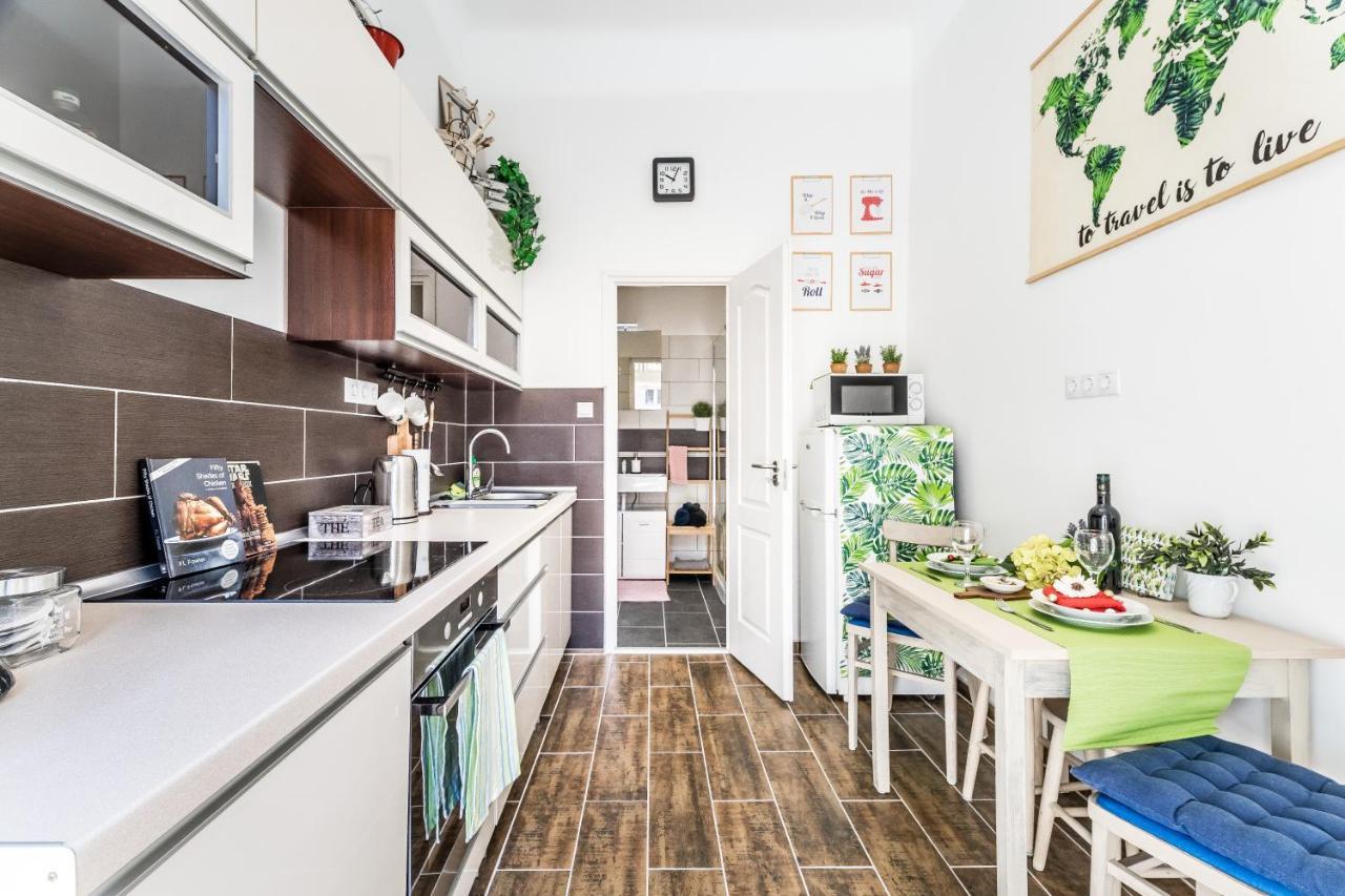 Sun-Splashed Retreat In The Heart Of A Vibrant Quarter 부다페스트 외부 사진