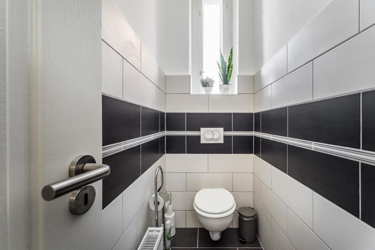 Sun-Splashed Retreat In The Heart Of A Vibrant Quarter 부다페스트 외부 사진