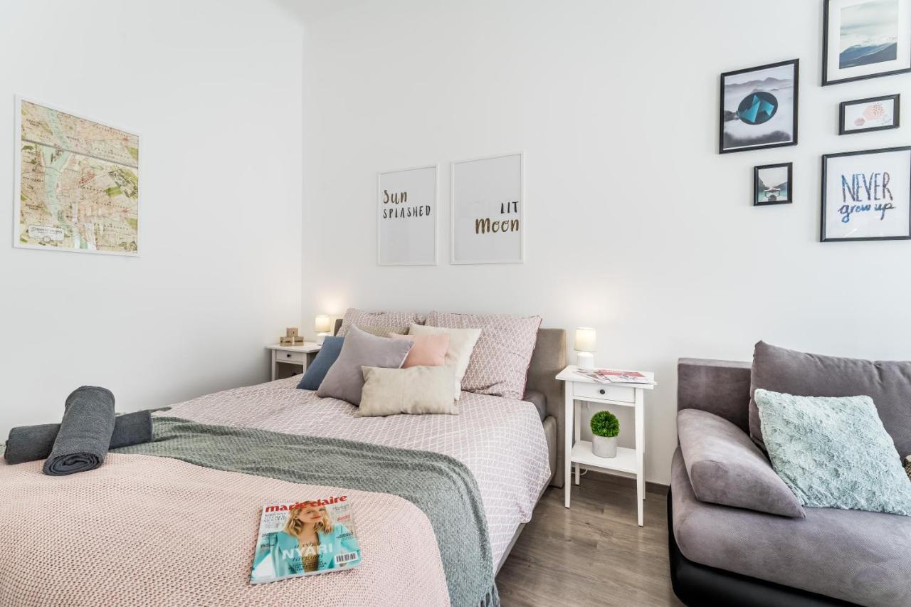 Sun-Splashed Retreat In The Heart Of A Vibrant Quarter 부다페스트 외부 사진