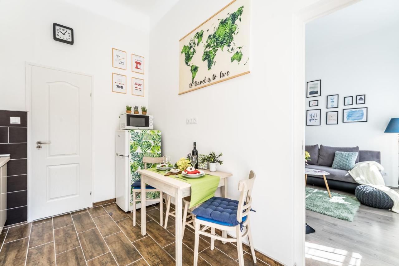 Sun-Splashed Retreat In The Heart Of A Vibrant Quarter 부다페스트 외부 사진