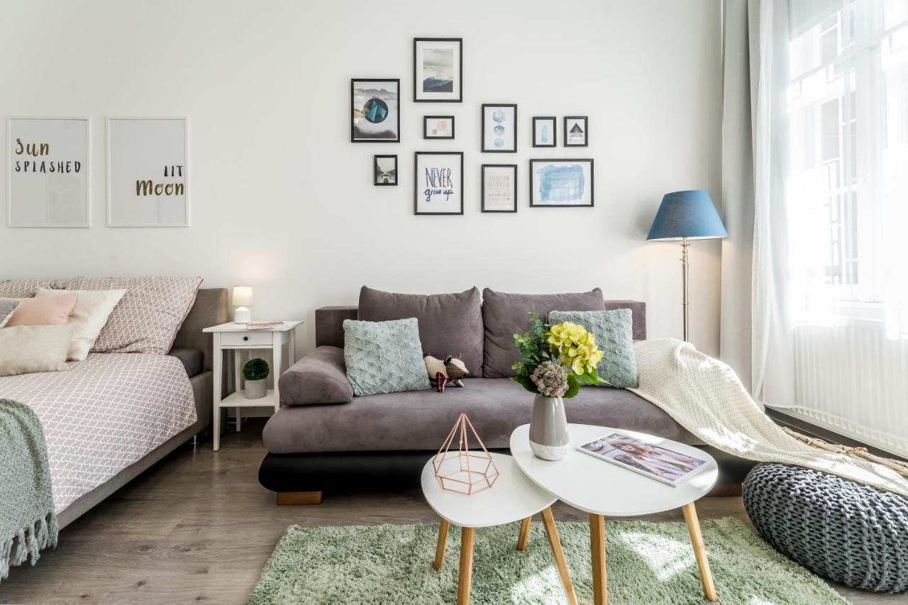 Sun-Splashed Retreat In The Heart Of A Vibrant Quarter 부다페스트 외부 사진