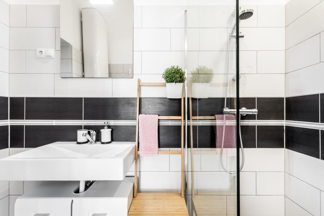 Sun-Splashed Retreat In The Heart Of A Vibrant Quarter 부다페스트 외부 사진